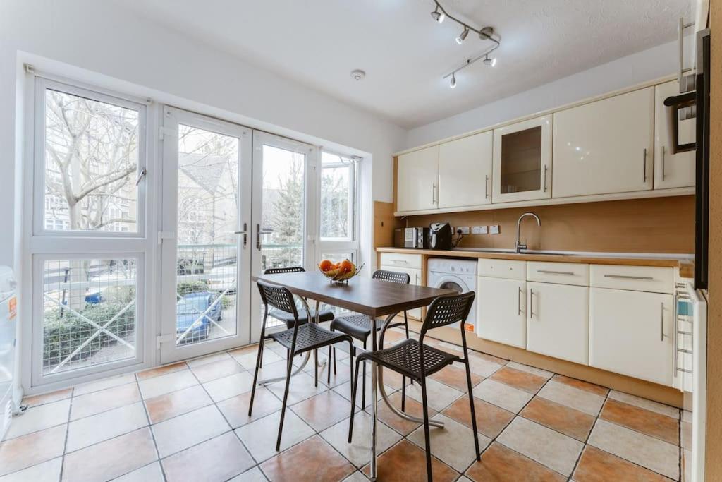Comfortable Double Room For Your London Getaway Dış mekan fotoğraf